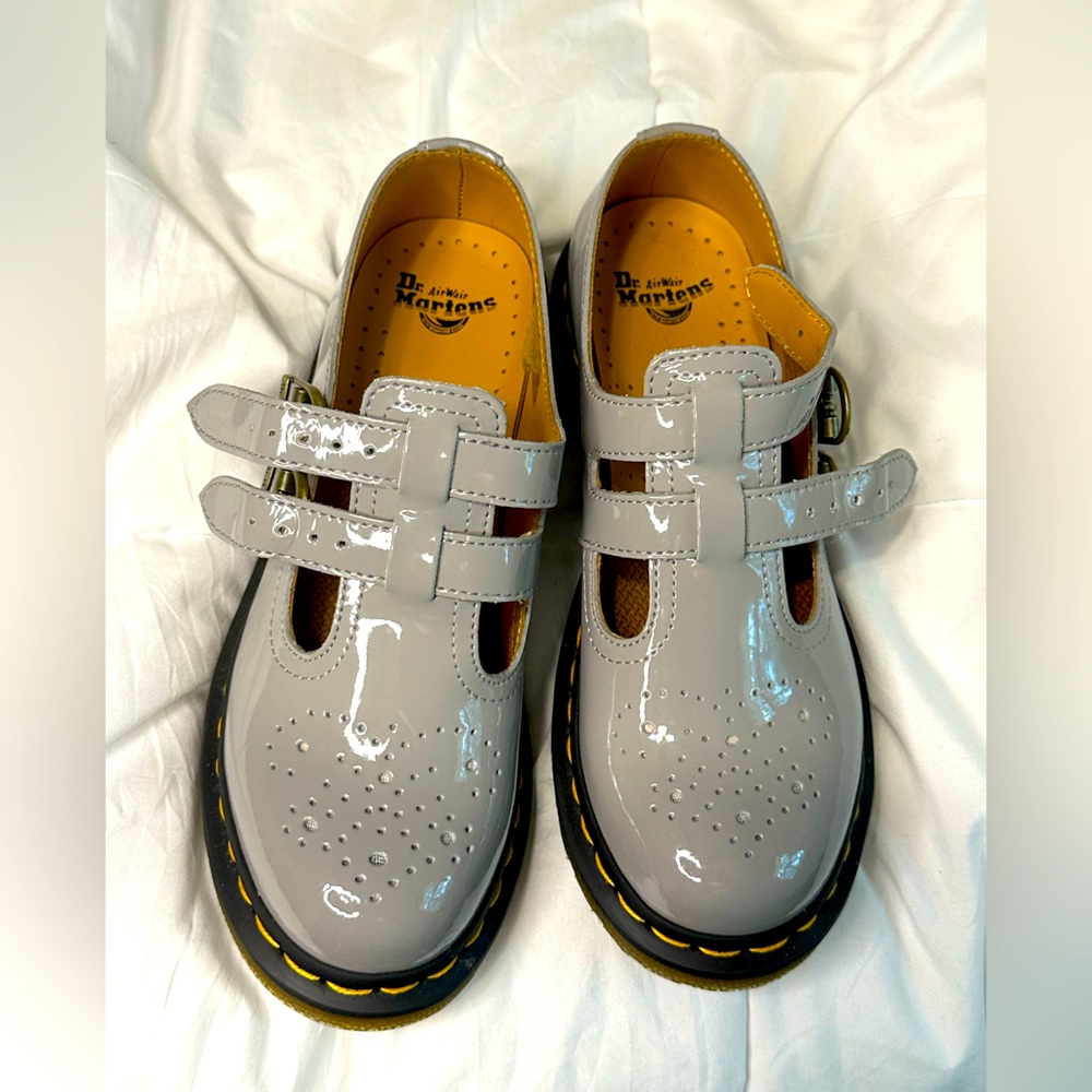 SOLD ON DEPOP: NEVER WORN SZ 6 GRAY DOC MARTENS